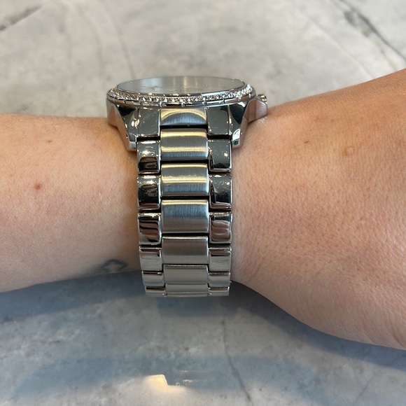 ❌❌SOLD❌❌Juicy Couture Watch - Picture 2 of 6